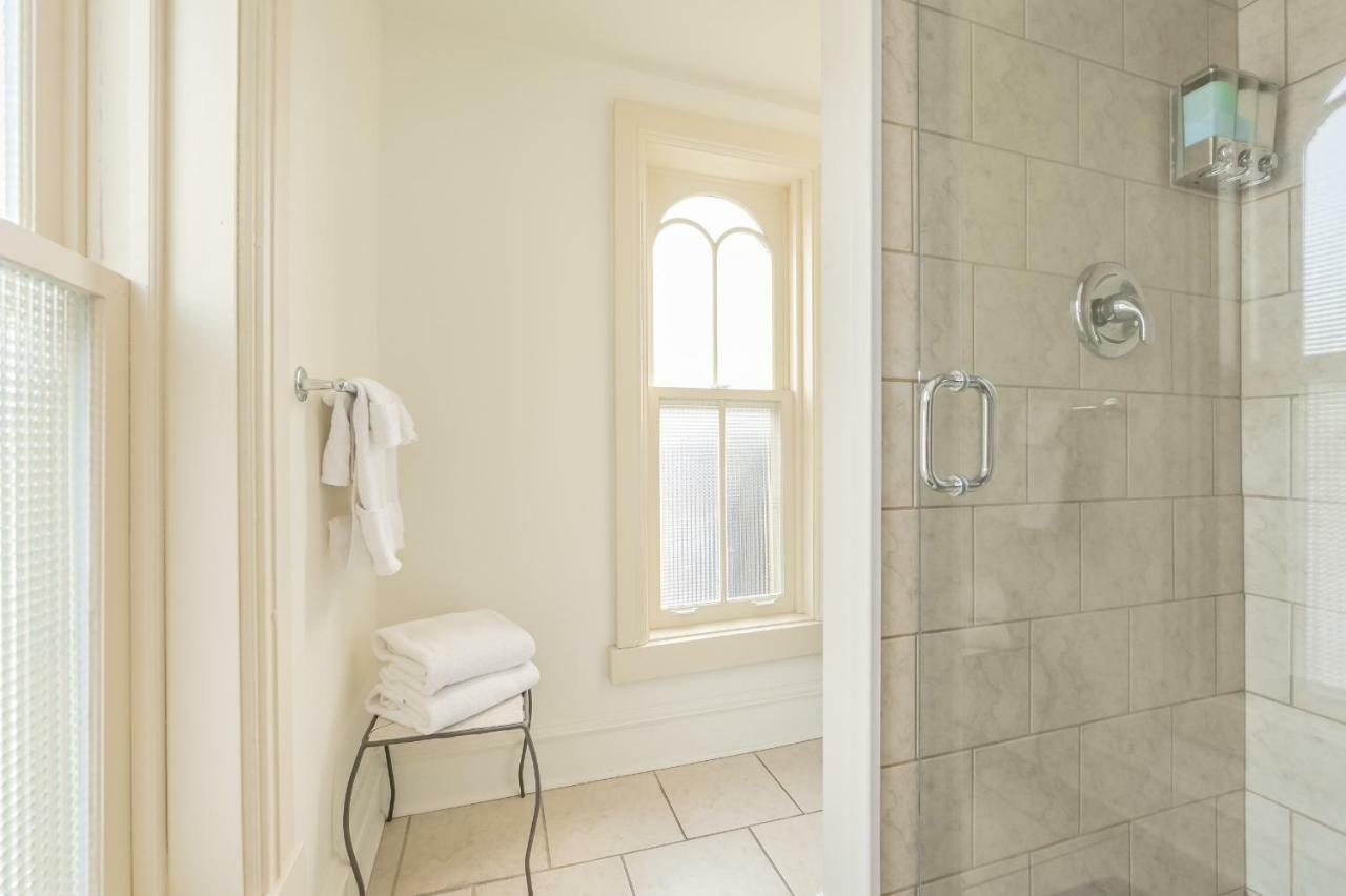 St Andrew Suites Fergus Esterno foto