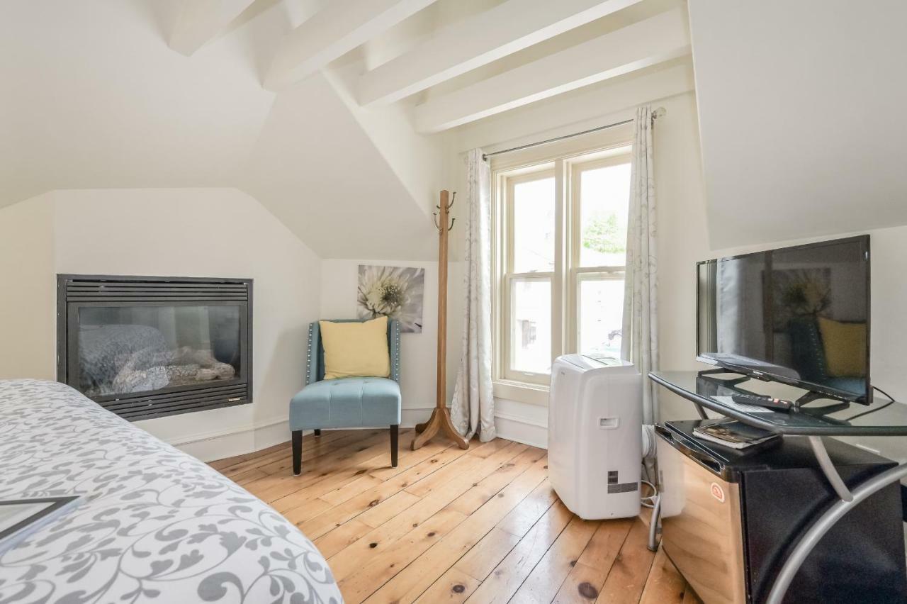 St Andrew Suites Fergus Esterno foto